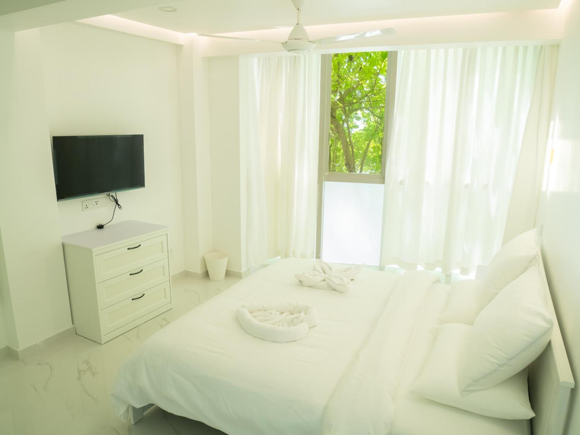Beachfront Apartment Мале Экстерьер фото