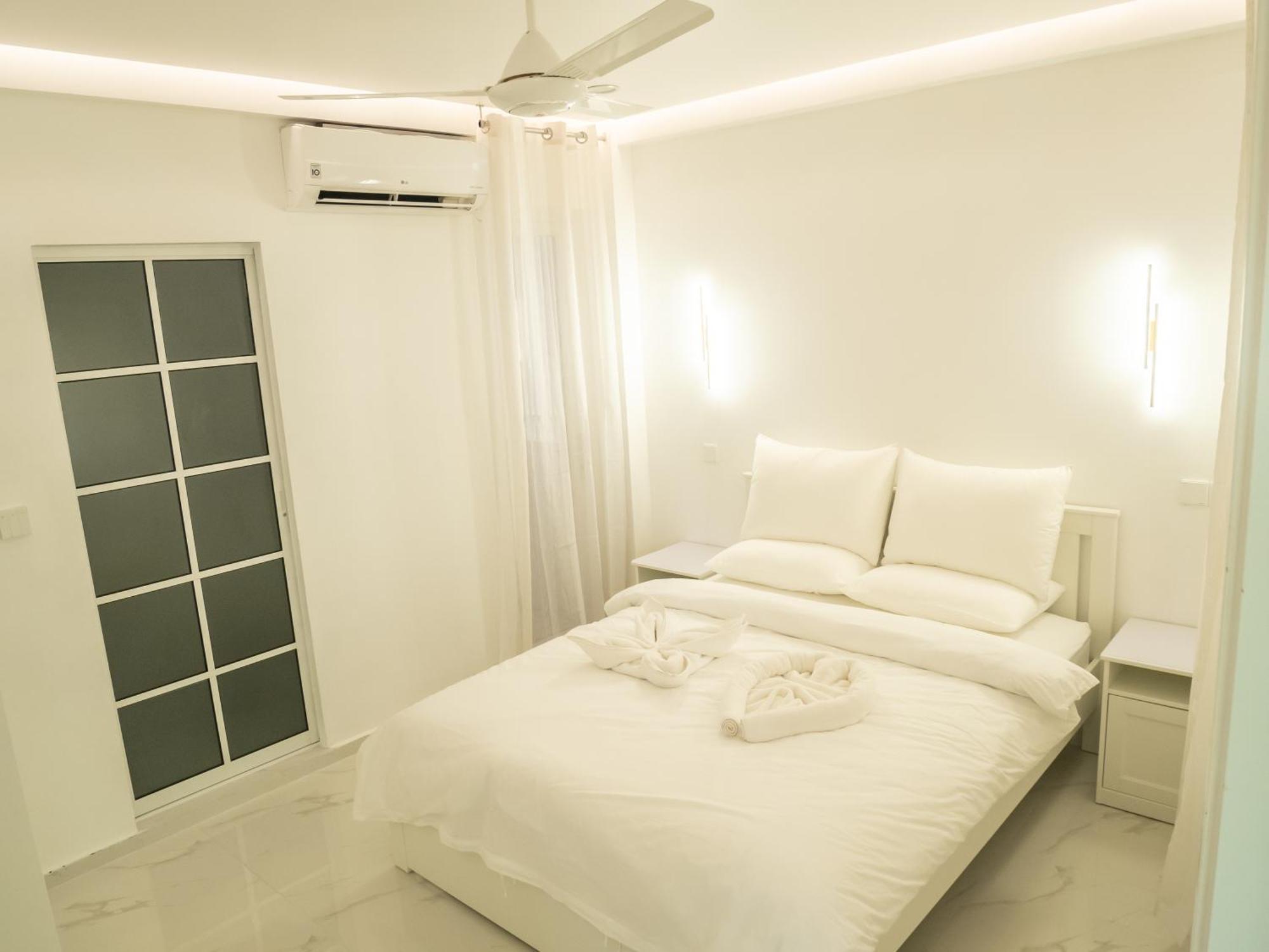 Beachfront Apartment Мале Экстерьер фото