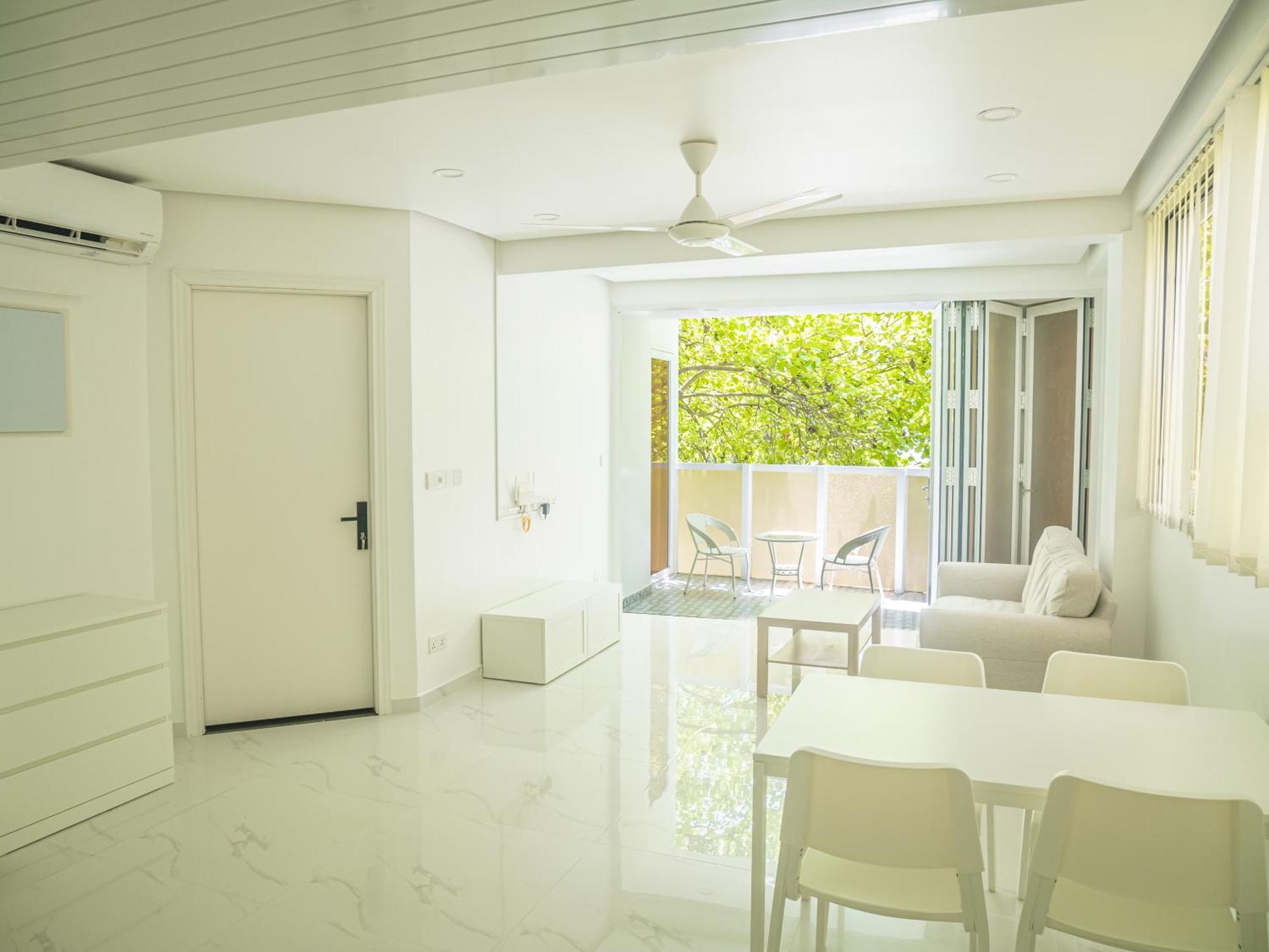 Beachfront Apartment Мале Экстерьер фото
